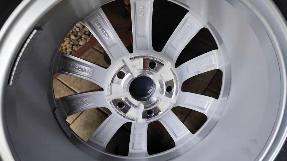 Jante noi vw passat b8 215/60/16 noi continental