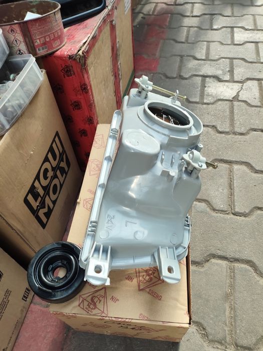 Митсубиси Спец вагон фара