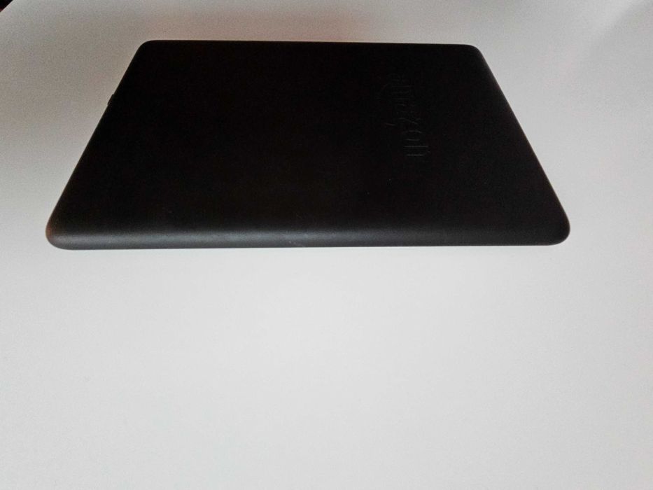 Kindle Paperwhite 4 10th. gen 8GB free Amazon account