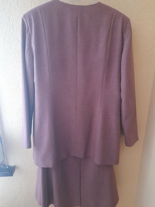 Елегантен дамски костюм