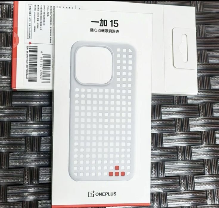 Оригинальные и карбоновый чехлы для OnePlus 12 / 13 / 13R /13T/ 15