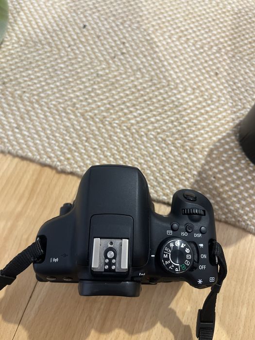 Canon EOS 750 D + обектив CANON EFS 18-135