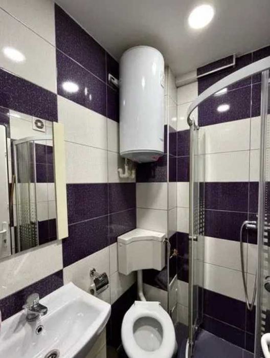 Дава се под наем Едностаен апартамент в Пловдив, Център - 24 кв.м за 102 € - Снимка #2