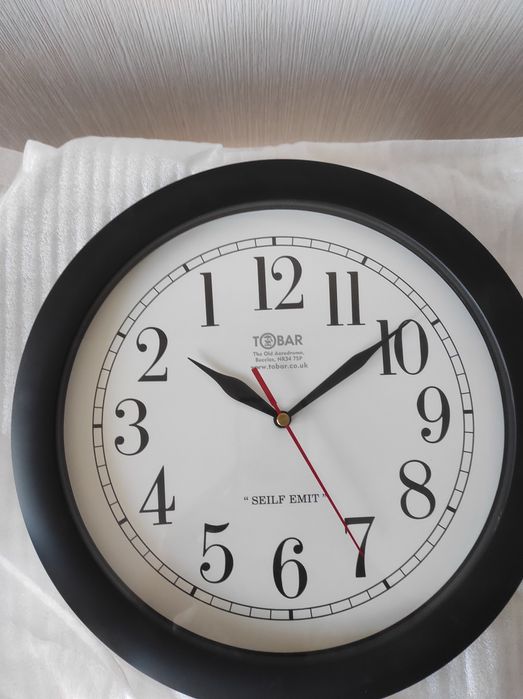 Часовник движещ се назад