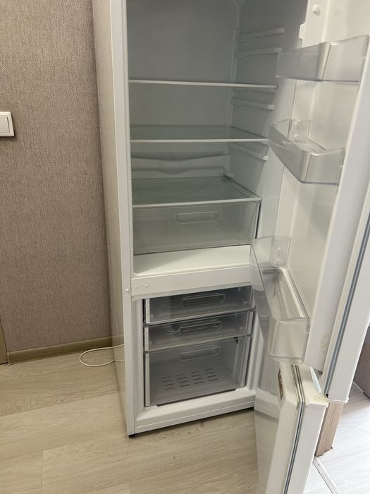 Продам холодильник компактный (НЕ РАБОТАЕТ)