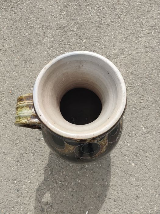 Vază veche de dimensiuni mari