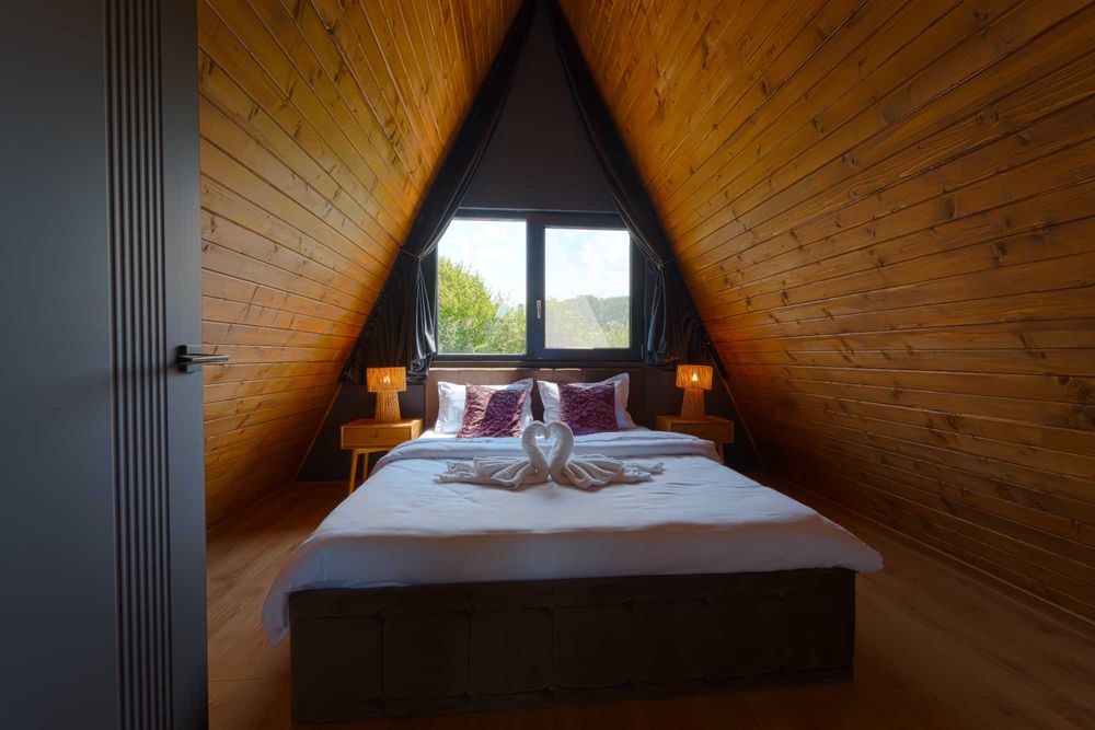 Cazare A-Frame | Cabană de Închiriat cu Jacuzzi | Lacul Surduc