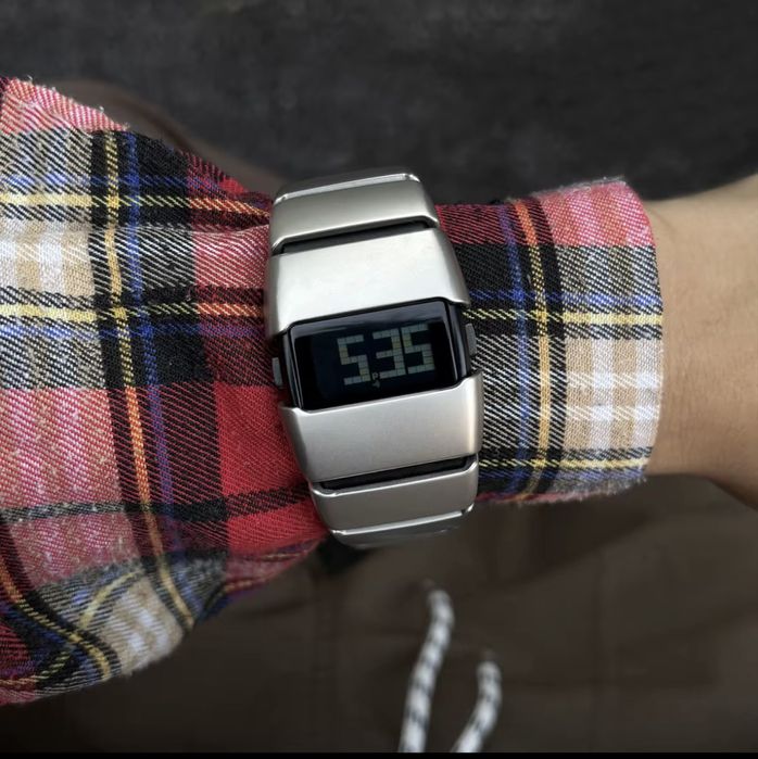 Ретро часы с водонепроницаемым дисплеем