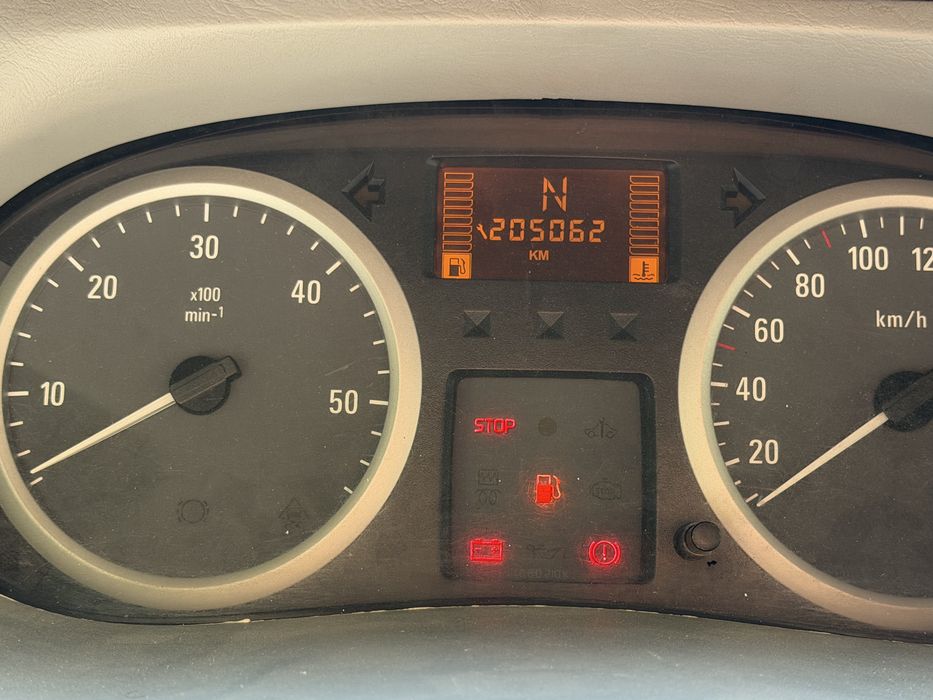 Opel Vivaro 2.5 CDTI 2009г дизел пътническо  товарен бус