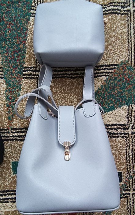 Продаются 3 сумки в хорошем состоянии бонусом белая обувь 38й размер