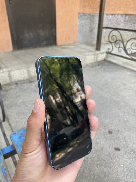Айфон 13 в хорошем состояние