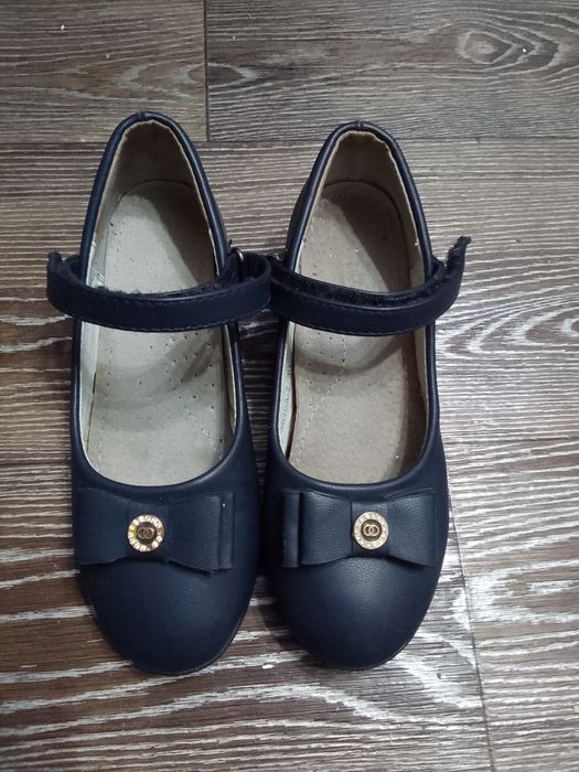 Сандалики на девочку 30размер и 32 размер новые