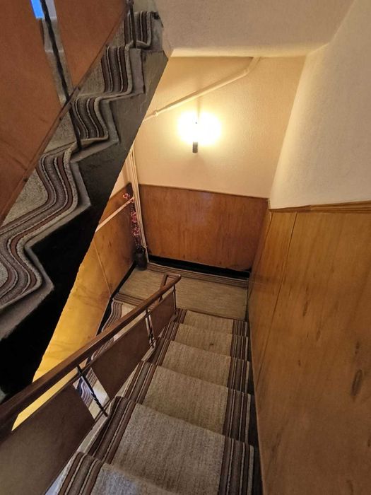 Продавам етаж от къща в гр. Перник кв. Ралица