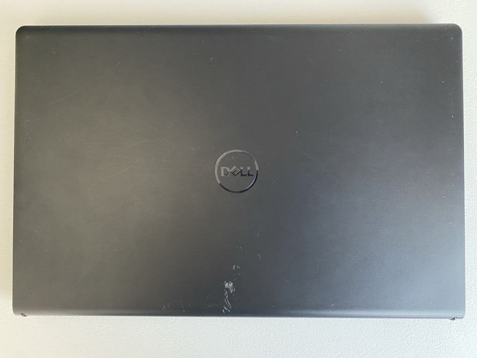 Лаптоп Dell vostro 3515