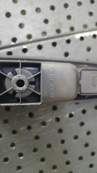 Buton geam electric stanga spate peugeot 3008 96652794zd