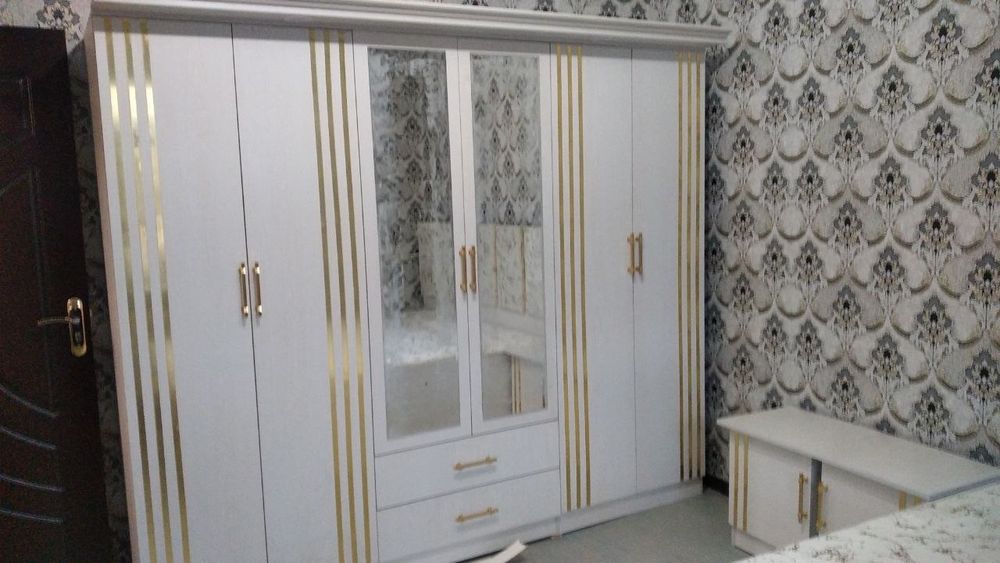 Shkaf sotiladi dastafka ustanovka bepul. Metri 990 mindan