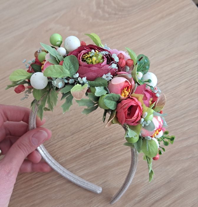 Coronița de par cu flori artificiale