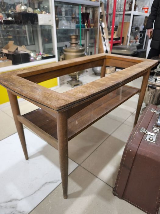 Венгерский журнальный столик