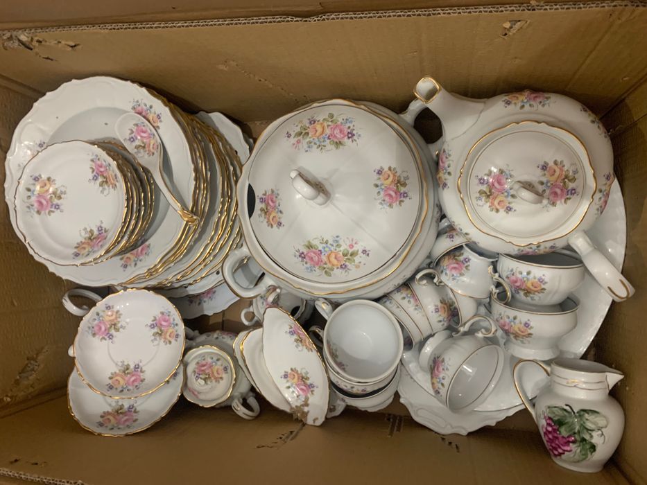 Serviciu de masă cu margini aurite