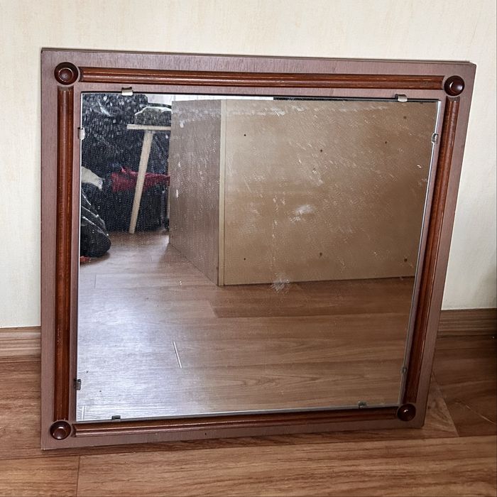 Продам навесной шкафчик и зеркало