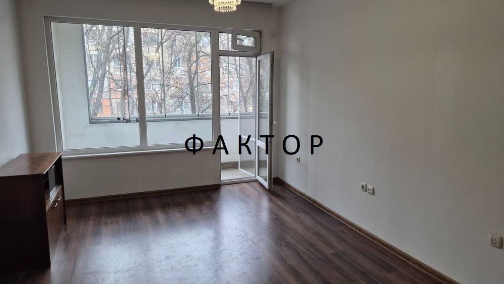 Продава се Двустаен апартамент в Пловдив, Христо Смирненски - 70 кв.м за 1258 €/кв.м - Снимка #1