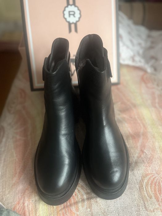 Продам новые полусапоги