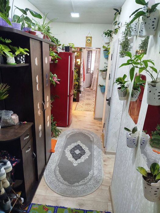 Продаю 1 ком квартиру. 1/4 кирпич ремонт. Огород топчан подвал. Галере