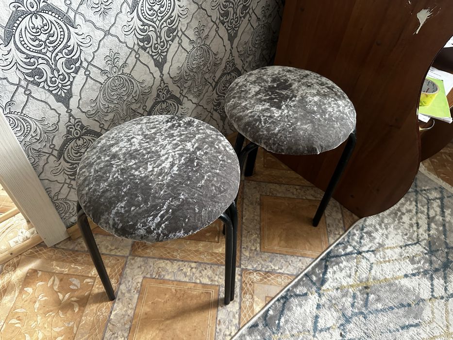 Продам табуретки,шкаф,комп столы!