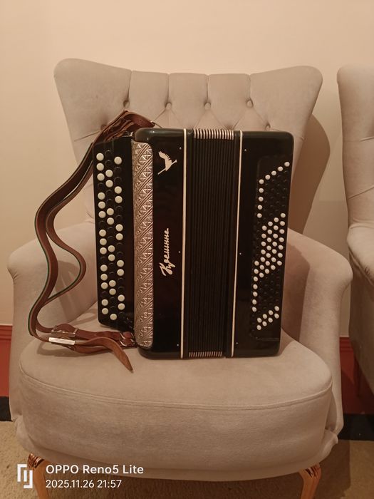 Баян  сатылады..