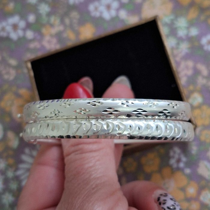 Нови твърди сребърни гривни