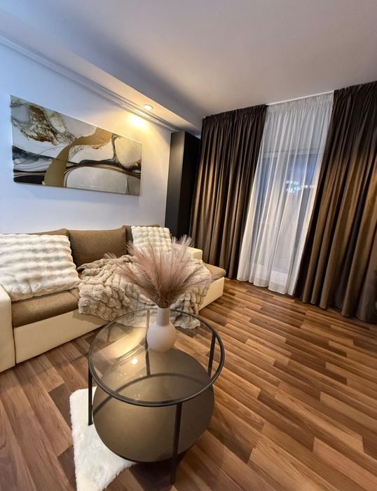 Închiriez apartament în regim hotelier, zona Centrală