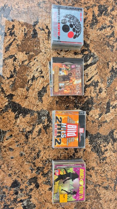 Vând 24 CD muzica usoara mixta straina artisti internationalii

- Tot