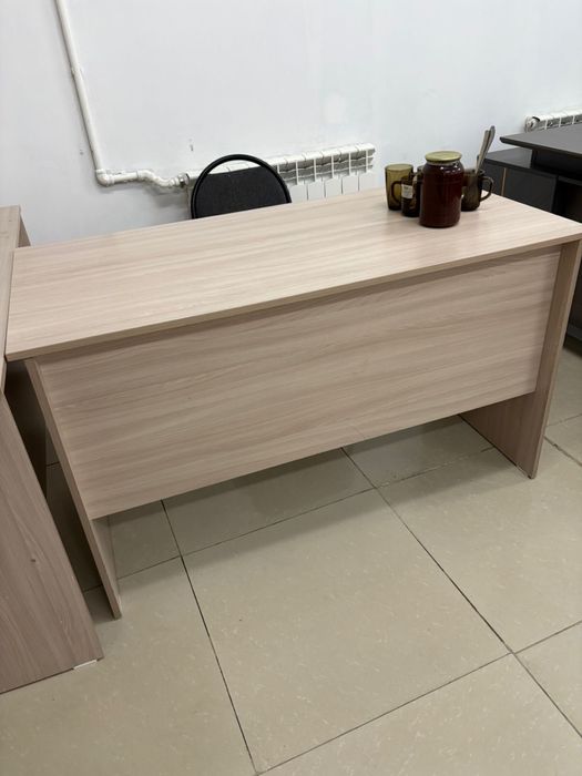 Офисные столы стулья