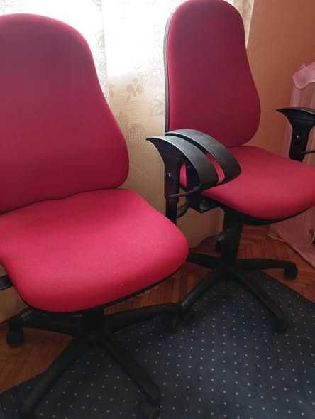 Scaune birou stare de nou , 3 reglaje  + costume populare copii