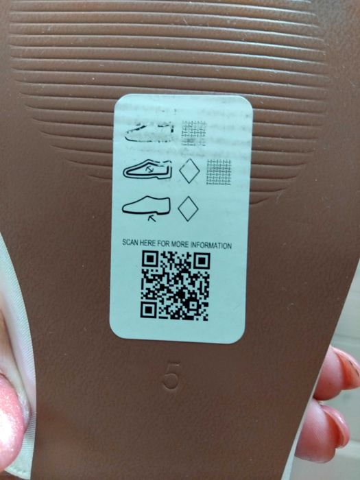 Елегантни дамски обувки нови