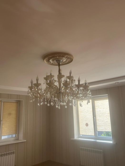 Продаётся хрустальная люстра