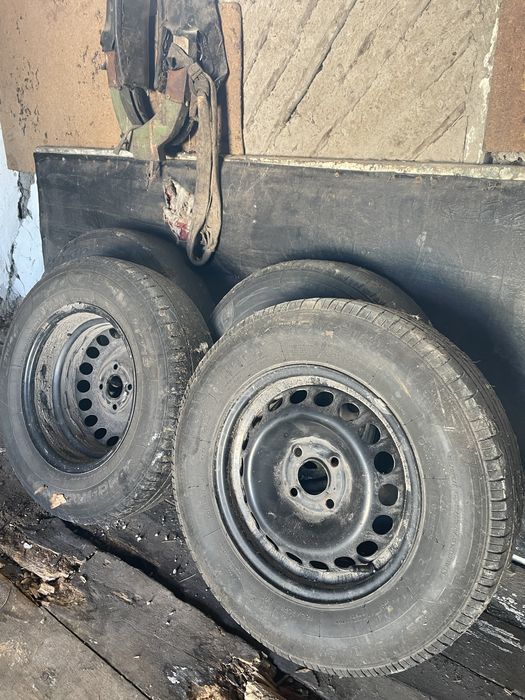 Продам летние колеса (шины с дисками комплект)