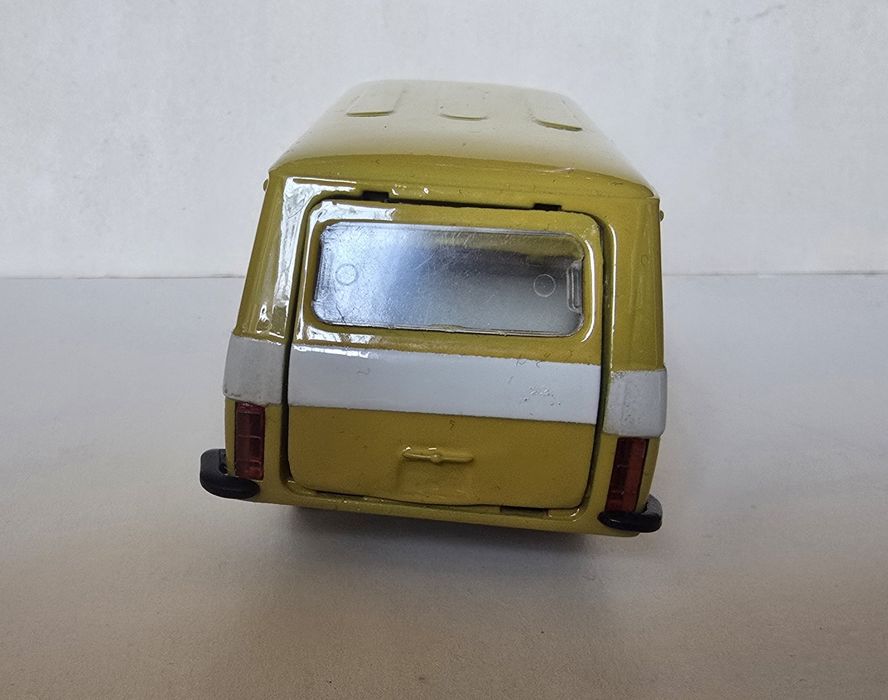 Продам модель авто Раф 2203