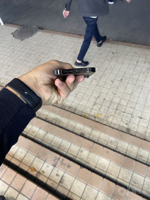 Iphone 14 pro qora