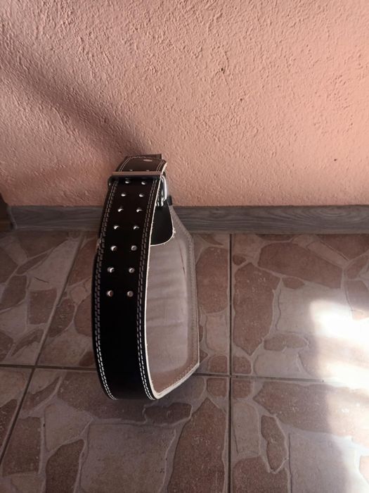 Колан за дигане на тежести