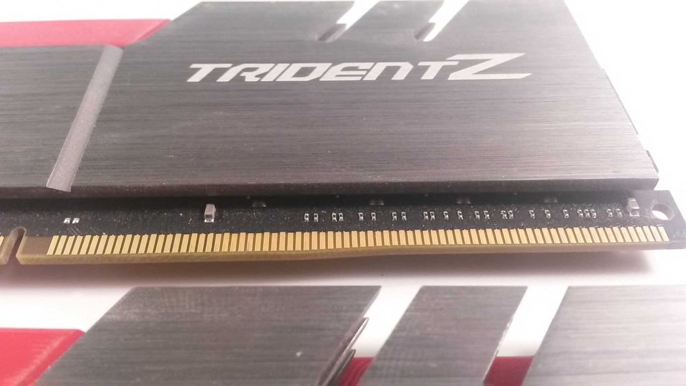 32 GB (2 по 16 GB) DDR4 RAM памет G.SKILL TridentZ F4-3000C15D-32GTZ