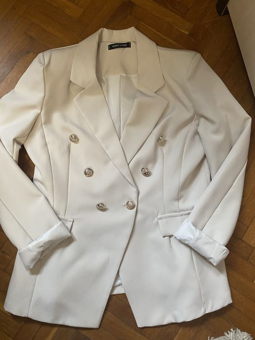 Ново сако, цвят нюд, отговаря на размер М