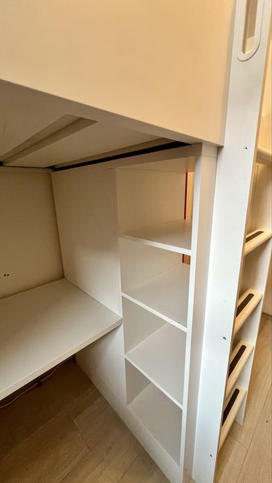 Детско двуетажно легло с вградено бюро и гардероб