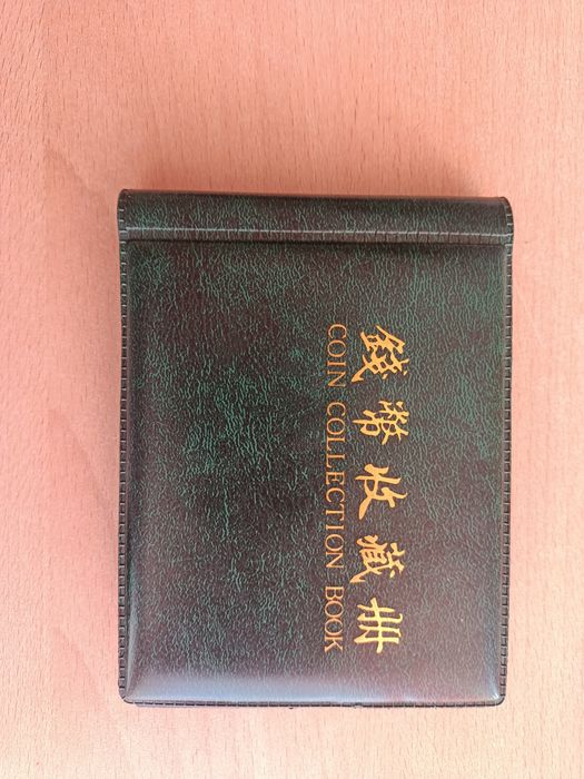 Монеты сториные, есть евро, есть рубли, есть наши.