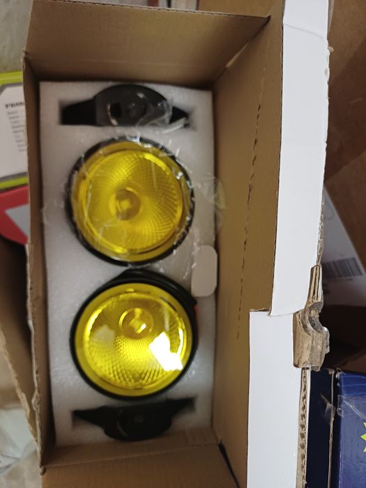 комплект от 2 броя преносими кръгли жълти LED фарове (допълнителни халогени /