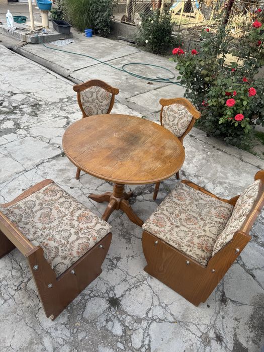 Masa cu scaune si bancuta