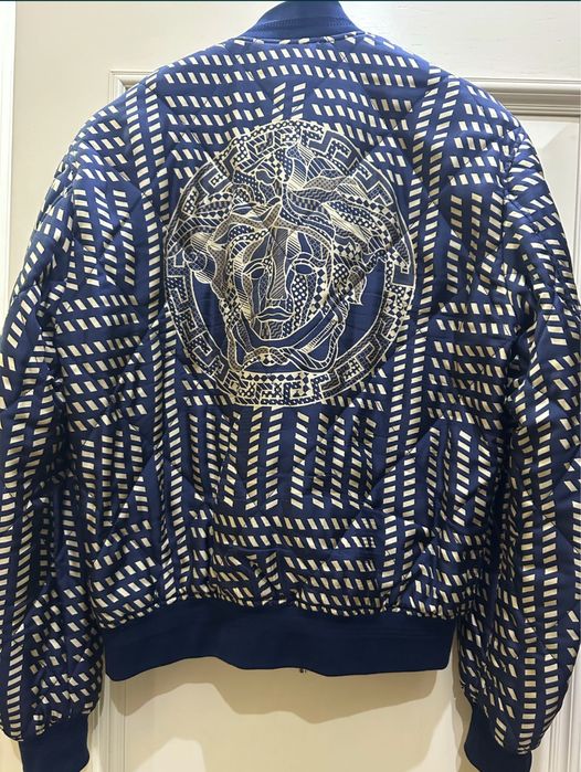 Продам куртку Версаче оригинал