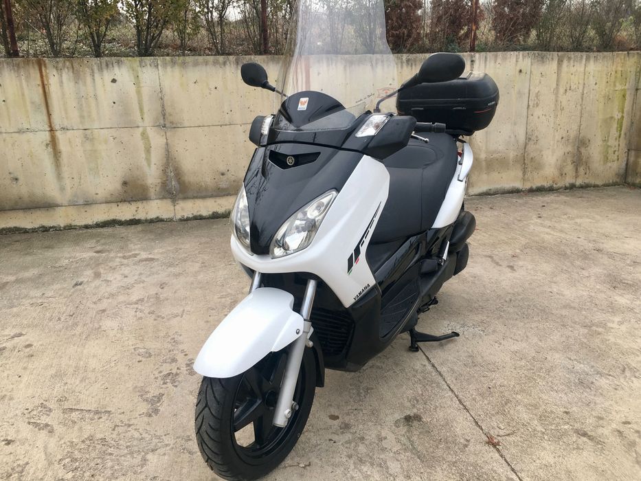 Yamaha X-Max 250