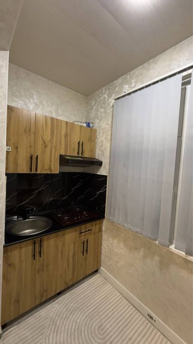 Чиланзар 19 кв    1^2/3/4 Балкон 1.5x3