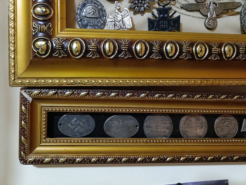 Colecție însemne WW II